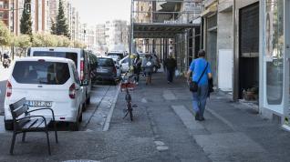 Los vecinos reclaman mejoras en las aceras de la avenida de Navarra