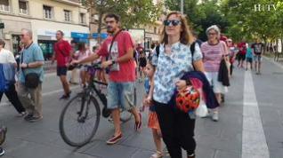 Decenas de familias han participado en una marcha en la que las bicicletas y los patinetes han sido los protagonistas