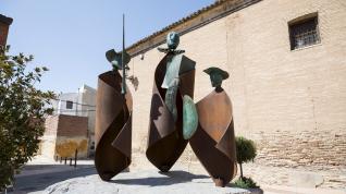 Escultura de homenaje al Quijote, en Pedrola.