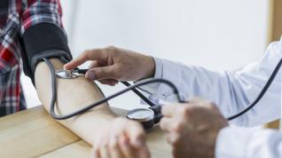 Los investigadores examinaron la tasa de tres tipos de presión arterial alta en relación con el porcentaje de tejido graso en las piernas de casi 6.000 adultos.