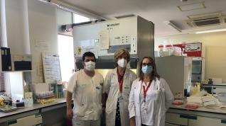 Ana Milagro, a la dcha., junto al equipo de Virología.