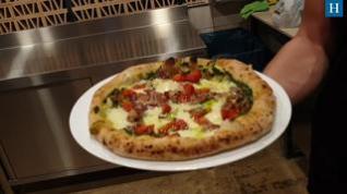 Así se hace, paso a paso, una verdadera pizza italiana