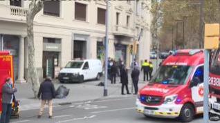 Mueren cuatro personas de una misma familia en el incendio del local ocupado donde vivían en Barcelona