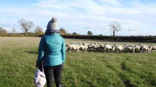 La veterinaria y bloguera Lucía López trabajar para divulgar la importancia del medio rural.