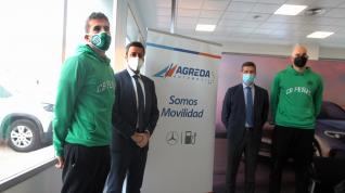 Jorge Lafuente, Antono Orús, Juan Aliende y Xavi Rey, en el concesionario de Ágreda Automóvil.
