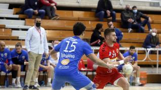 Pere Arnau, ante Patrianova en el encuentro contra el Valladolid del domingo. FOTO