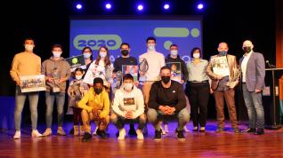 Foto de familia de todos los premiados en la XIX Gala del Deporte de Binéfar.,