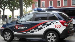 Coche de la Policía Local de Zaragoza. FOTO