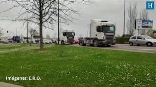 Incidencias en el tráfico por una caravana de camiones