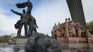 A Soviet monument to  (41622595)