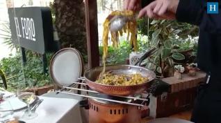 Nos preparan sus famosos tagliatelle con parmesano y salsa carbonara en el restaurante El Foro