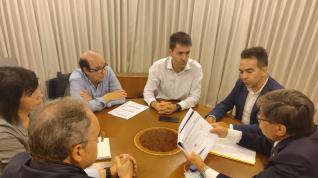 Un momento de la reunión de Aliaga y Guerrero con representantes de Carburo del Cinca.