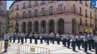 Ensayo de una de las bandas militares con un gruño a Huesca
