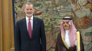El ministro de Exteriores saudí se reúne con el rey Felipe VI durante su visita a España
