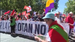 Multitudinaria protesta contra la celebración de la cumbre de la OTAN en Madrid
