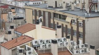 Instalaciones de aire acondicionado en un edificio de Zaragoza.