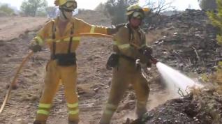 Así trabajan los bomberos en el incendio de Añón de Moncayo