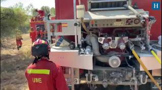 Los bomberos trabajan sin descanso para estabilizar el incendio del Moncayo