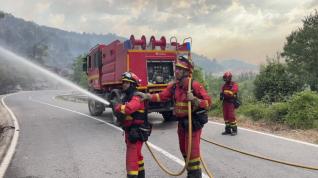 La UME trabaja sin descanso para estabilizar el incendio de Bejís