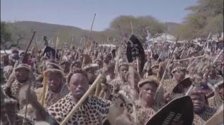 El príncipe Misuzulu Zulu es coronado como nuevo rey zulú en Sudáfrica