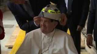 El papa Francisco desata las especulaciones con su visita a la tumba del primer pontífice que renunció