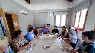 La directora del Iam se ha reunido con el equipo del Centro Comarcal de Servicios Sociales de Los Monegros en el marco del programa “Juntas en las Comarcas”