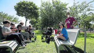 Un grupo de niños disfruta de una colonia de verano en el colegio de Educación Especial Jean Piaget de Zaragoza