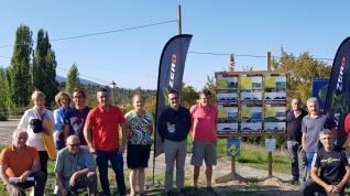 Participantes en la inauguración de la nuevas rutas de Zona Zero en la sierra de Arbe.