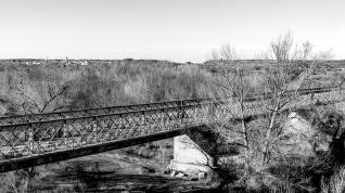 puente-hierro-pilar-lain La obras de construcción del puente comenzaron el 19 de febrero de 1914.