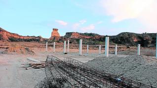 Estado que presentaban ayer las obras de construcción de la granja porcina en Sariñena.