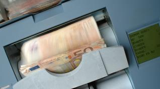 Billetes de 50 euros en un cajero automático
