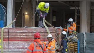 El empleo en la construcción sufrió una caída del  27,17 %.