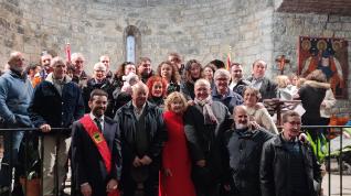 Foto de familia tras el acto de entrega de los Premios Cruz de Sobrarbe.