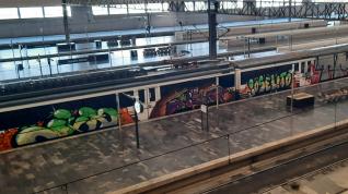 Un tren con grafitis en la estación Delicias de Zaragoza