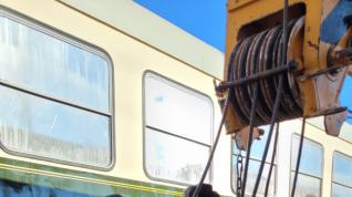 Traslado de los vagones ferroviarios con destino a Canfranc convertidos en restaurante con encanto
