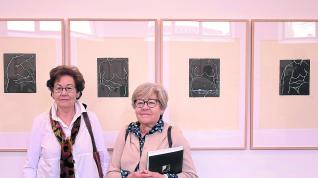 Imagen 82296334 Ana y Kati García-Bragado Acín, ayer en la exposición de su madre Katia Acín Monrás.