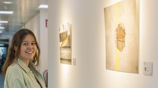 open Laura Esporrín, en su exposición Open en el centro de Fundación Ibercaja.