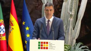 Sánchez lanza un mensaje de tranquilidad por la crisis financiera durante la cumbre hispanolusa