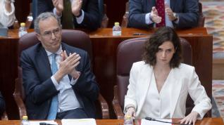 Isabel Díaz Ayuso y Enrique Ossorio durante el Pleno de la Asamblea de Madrid de este jueves.