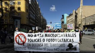 Manifestación en Zaragoza para rechazar las macroinstalaciones de renovables.