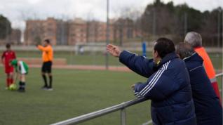 Imagen de un partido de fútbol base en Zaragoza.