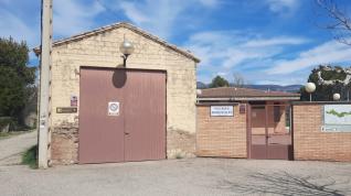 Instalaciones del almacén de las piscinas municipales, en Ayerbe.