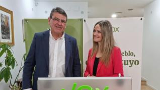 El presidente de Vox Huelva y parlamentario andaluz, Rafael Segovia, en la presentación de María Ponce.