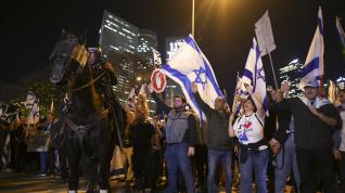 La polémica reforma ha provocado una respuesta sin precedentes en las calles de Israel.