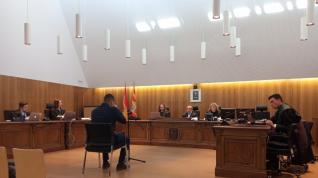 Primer día del juicio por agresión sexual a una menor de Barbastro de 15 años celebrado en la Audiencia Provincial de Huesca.