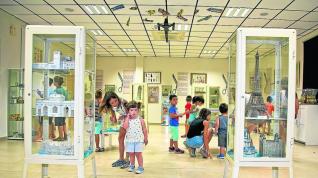 Una visita de escolares a la exposición en el año 2018.