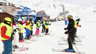 Participantes en el curso de esquí para personas con diversidad intelectual.