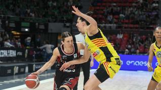 Copa de la Reina en Zaragoza: partido de cuartos de final Spar Girona-Lointek Gernika en el pabellón Príncipe Felipe