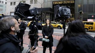 Varios medios hacen guardia ante la Torre Trump de Nueva York USA NEW YORK TRUMP INDICTED