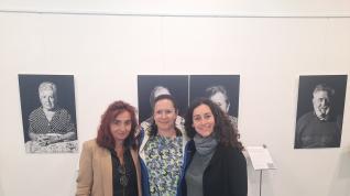 Núria Sesé, María José Girón y Esther Naval, en la inauguración de la muestra.